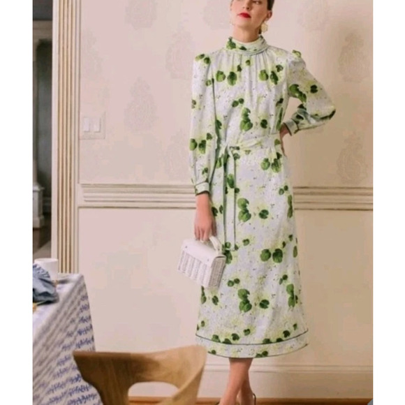 Tuckernuck Dresses & Skirts - Tuckernuck Hydrangea Blooms Faven Dress Sz Medium Satin High Neck *Missing Belt